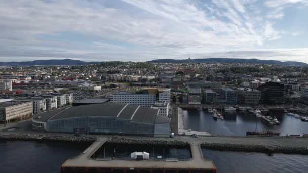 Aquapark Hotelové Budovy Přístavu Trondheimský Přístav Norsku Dne Anténa — Stock video