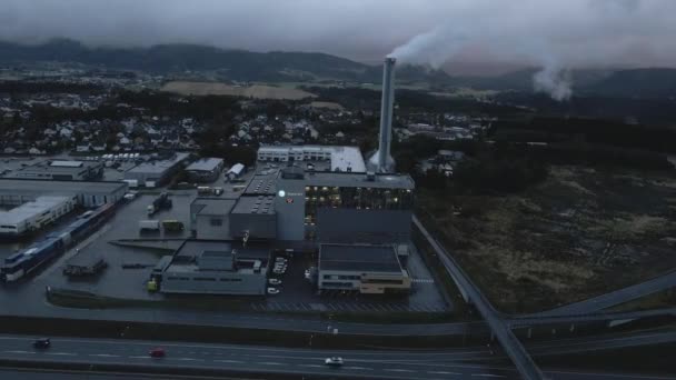 Trondheim Bölgesi Isıtma Tesisi Statkraft Norveç Kara Bulutlu Gökyüzü — Stok video