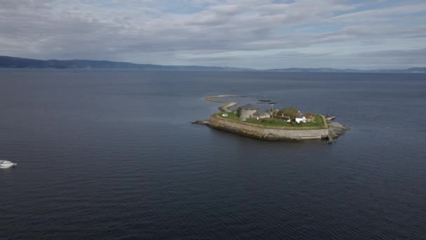 Luchtfoto Van Munkholmen Fort Trondheim Noorwegen Drone Shot — Stockvideo