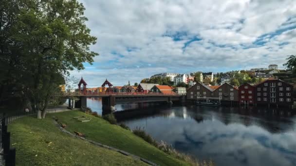 Historic Old Town Bridge Gamle Bybro River Nidelva Riverfront Houses — Αρχείο Βίντεο