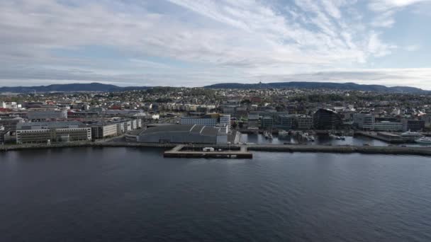Trondheim Şehri Günbatımında Norveç Yazın Hava Aracı — Stok video