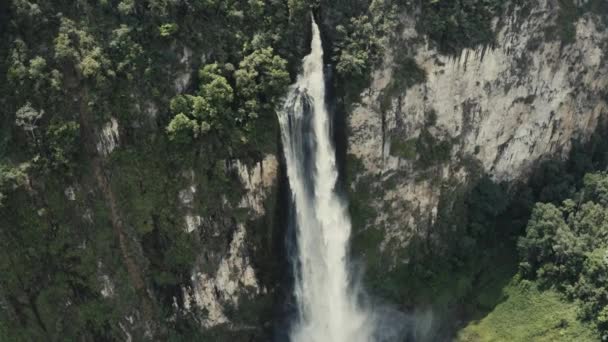 Cachoeira Enorme Nas Montanhas Colômbia — Vídeo de Stock