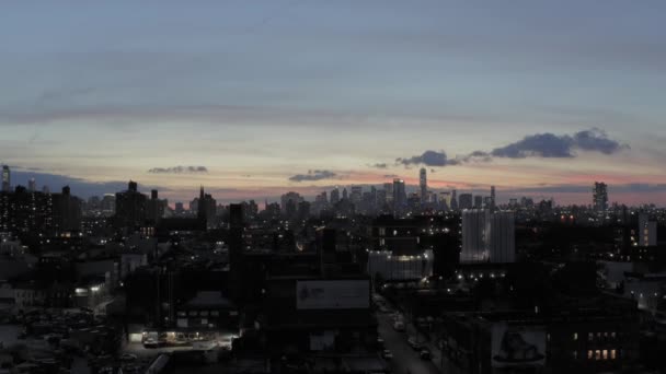 Dramatis Miring Udara Turun Terbalik Legendaris Manhattan Skyline Dari Daerah — Stok Video