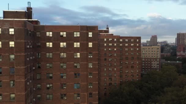Cerrar Bandeja Aérea Través Edificios Proyectos Vivienda East Harlem Nueva — Vídeos de Stock