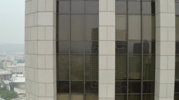 Прослизнути Повз Хмарочос Щоб Виявити Дим Задушений Центрі Лос Анджелеса — стокове відео