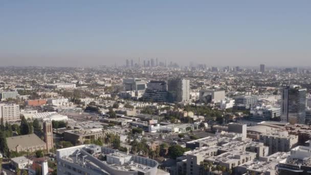 Terbang Atas Pusat Kota Hollywood Dengan Pusat Kota Los Angeles — Stok Video