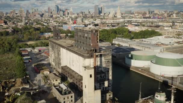 Aerial Shot Massive Abandoned Grain Terminal Industrial Area Brooklyn Nueva — Vídeos de Stock
