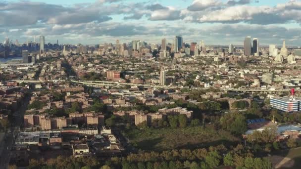 Aerial Flight Housing Projects Brooklyn Queens Expressway Brooklyn New York — Stock Video