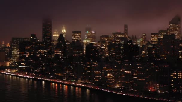 Luchtfoto Legendarische Skyline Van New York City Bij Mistige Schemering — Stockvideo