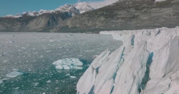 壮大な凍結北極の風景の空中ビュー — ストック動画