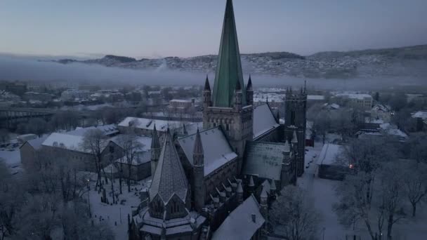 ノルウェーのTrondelag郡のTrondheim市にあるNidaros大聖堂のゴシック建築 — ストック動画