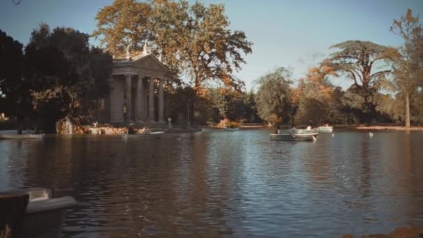 Pequeno Lago Parque Borghese Roma Onde Pessoas Remam Lago — Vídeo de Stock