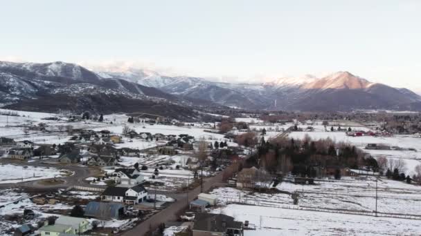 Midway City Neighborhood Winter Wasatch Mountains Utah Usa Antenne — Stockvideo