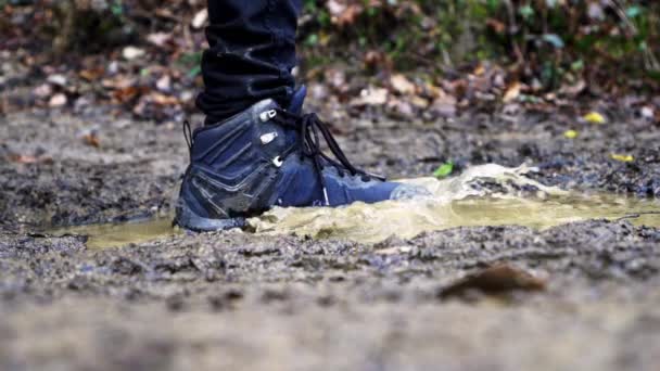 Close Slow Motion Trekking Shoes Walking Loudle Mud Trekking Adventure — Stock video