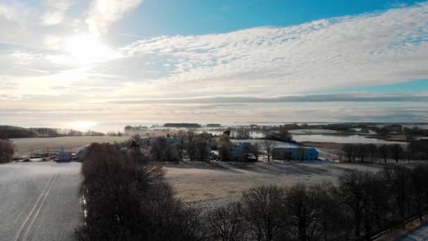 Солнечно Восходящий Беспилотный Снимок Зимнего Пейзажа Балтийским Побережьем Северной Германии — стоковое видео