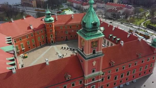 Luchtfoto Stijgt Weg Van Klokkentoren Van Het Koninklijk Kasteel Warschau — Stockvideo