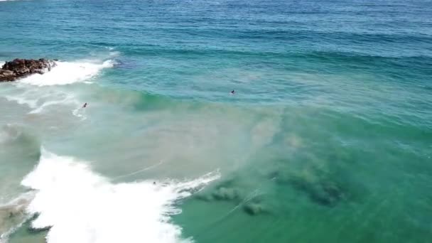 Surfers Waiting Next Big Wave Ride Beaches Oaxaca Mexico Pacific — Stock Video