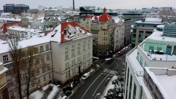 Повітряний Безпілотний Літальний Літальний Апарат Над Сніжними Вулицями Варшави — стокове відео