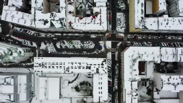 Повітряний Вид Над Мокрими Вулицями Сніжними Дахами Варшаві Хмарний Зимовий — стокове відео