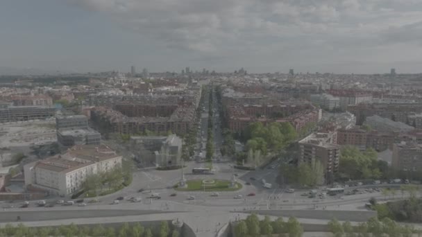 Letecký Bezpilotní Snímek Velkolepé Městské Krajiny Panorama Madridu Sledující Pozpátku — Stock video