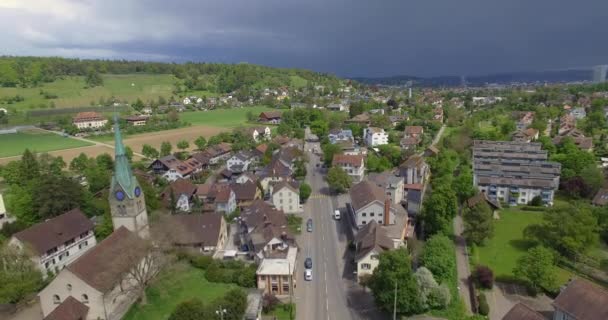 Drone Schot Vliegen Een Voorstedelijk Gebied Winterthur Zwitserland — Stockvideo
