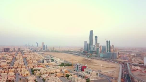 King Abdullah Pénzügyi Központ Ryiadh Szaúd Arábiában — Stock videók