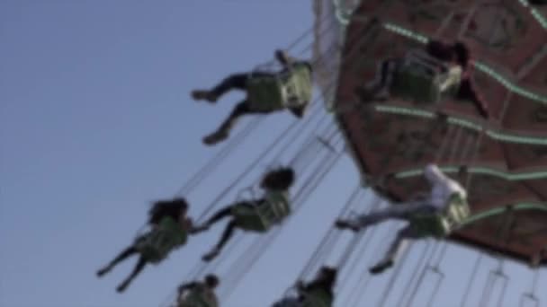 Park Rozrywki Spinning Ride Zamazany Slow Motion — Wideo stockowe