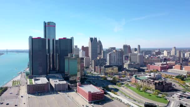 Zpětně Pohybující Letecký Pohled Renesanční Centrum Detroitu Michigan Vedle Řeky — Stock video