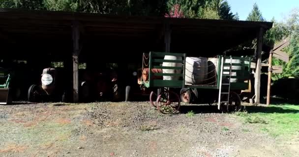 Antik Traktorok Egy Oregoni Farmon — Stock videók