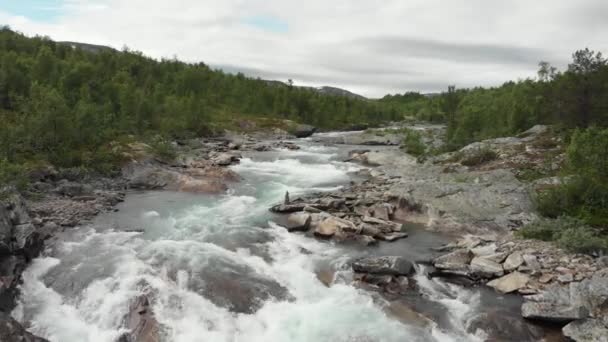 Schöner Wilder Fluss Aufgenommen Norwegen Mit Dji Mavic Air Drohne — Stockvideo