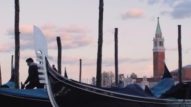 Gondola Atracado Porto Veneza — Vídeo de Stock