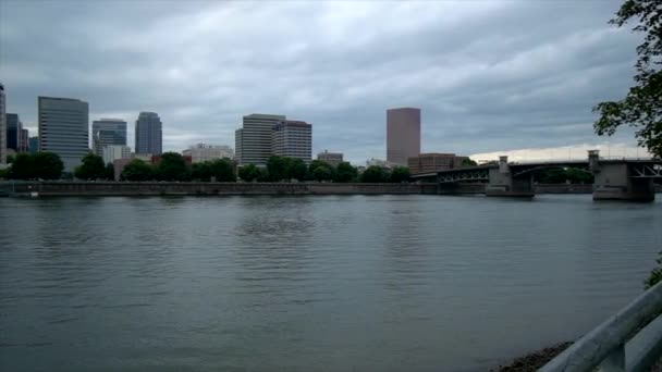 Blick Auf Portland Oregon Von Der Eastside Esplande Aus — Stockvideo