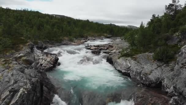 Hermoso Río Salvaje Filmado Noruega Con Dji Mavic Air Drone — Vídeos de Stock