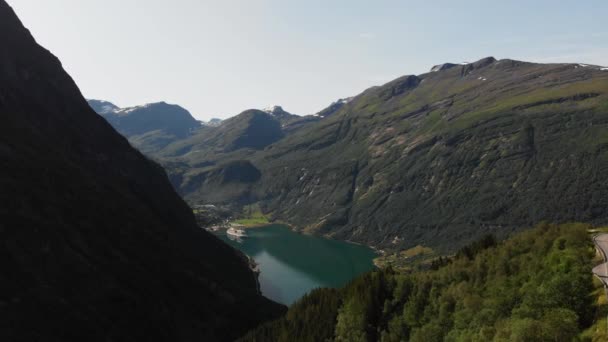 Výletní Loď Norském Fjordu Aida Byla Natočena Shora Dronem Norském — Stock video