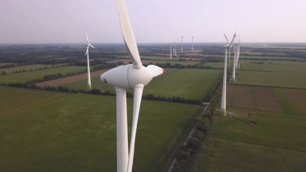Ein Paar Windräder Hintereinander Der Holländisch Deutschen Grenze Antenne — Stockvideo