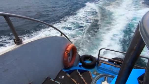 View Back Boat Speeding Ocean Water Leaving Trail Wake Sea — Stock Video