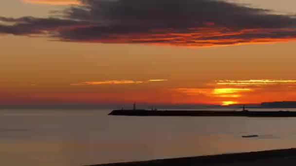 Sunrise Litoral Céu Madrugada Sobre Mar Calmo Muro Porto — Vídeo de Stock