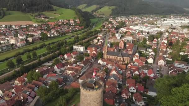 Flygt Bort Från Gammal Slottsruin Bakgrunden Ligger Staden Hausach Tyskland — Stockvideo