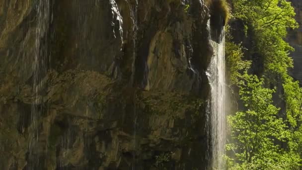 Маленькі Водоспади Стікають Схилу Печери Іспанія — стокове відео