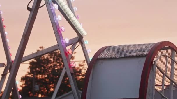 Pensilvanya Karnavalında Alacakaranlıkta Dönen Arabayla Slow Motion — Stok video