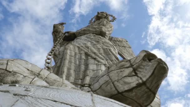 Närbild Från Botten Loma Panecillo Virgen Del Panecillo Som Moln — Stockvideo