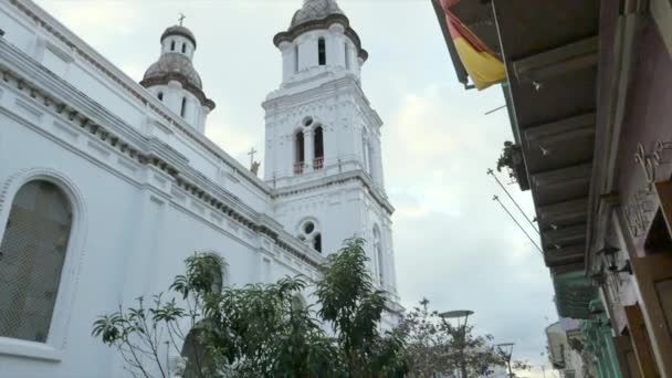 Amazing White Church Steeple Cast Day Tilting Reveal Old Men — Stock Video