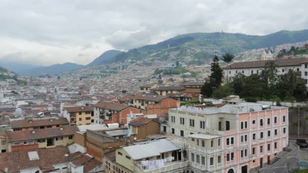 Panorámica Través Ciudad Épica Quito Ecuador Con Panecillo Virgen Del — Vídeo de stock
