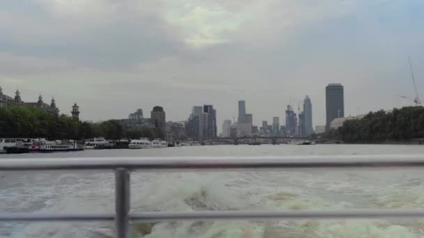 Ansicht Von Nine Ulms District London Von Einem Boot Aus — Stockvideo