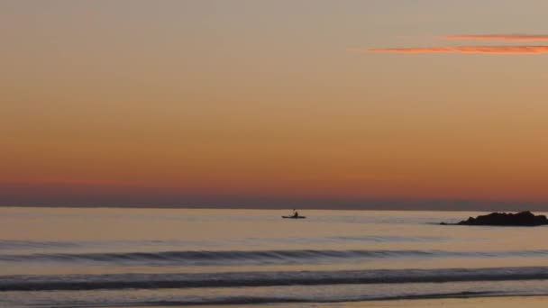 Man Paddles Kayak Calm Sea Dawn Silhouette Mediterranean Coast Spain — Stock Video