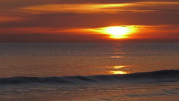 Cielo Nebuloso Del Amanecer Sobre Mar Tranquilo Amanecer Mediterráneo España — Vídeo de stock