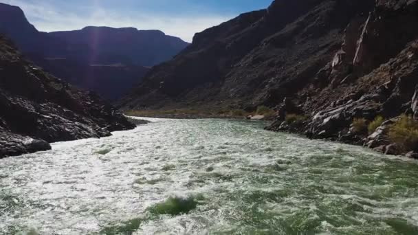Río Colorado Fondo Del Gran Cañón Arizona Drone Vuela Sobre — Vídeo de stock