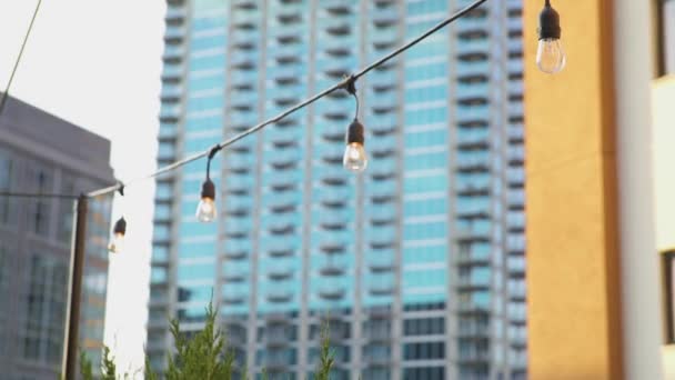 다운타운 초고층 건물에 전구를 — 비디오