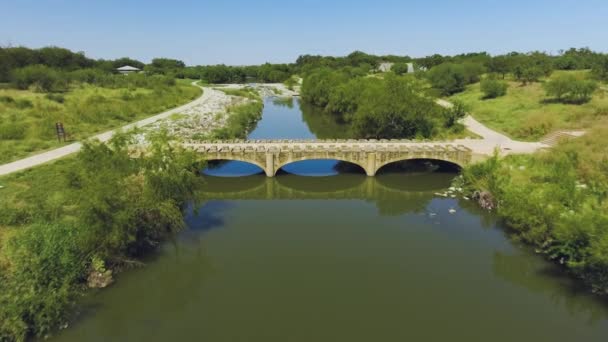 Szlak Mały Most Idący Przez Rzekę San Antonio Odcinku Mission — Wideo stockowe