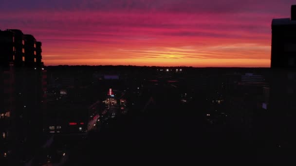 Autos Fahren Bei Strahlendem Sonnenuntergang Durch Stamford Connecticut Drohnenschuss — Stockvideo